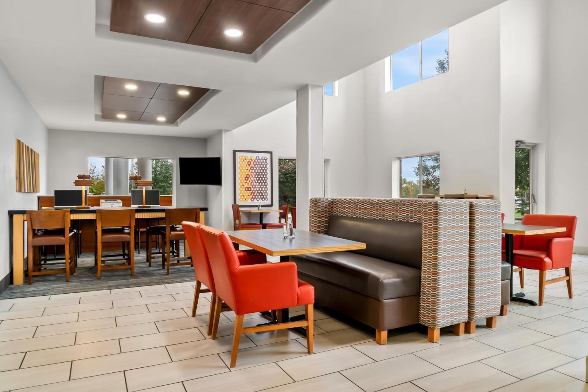 Holiday Inn Express Hotel & Suites Marion By Ihg מראה חיצוני תמונה